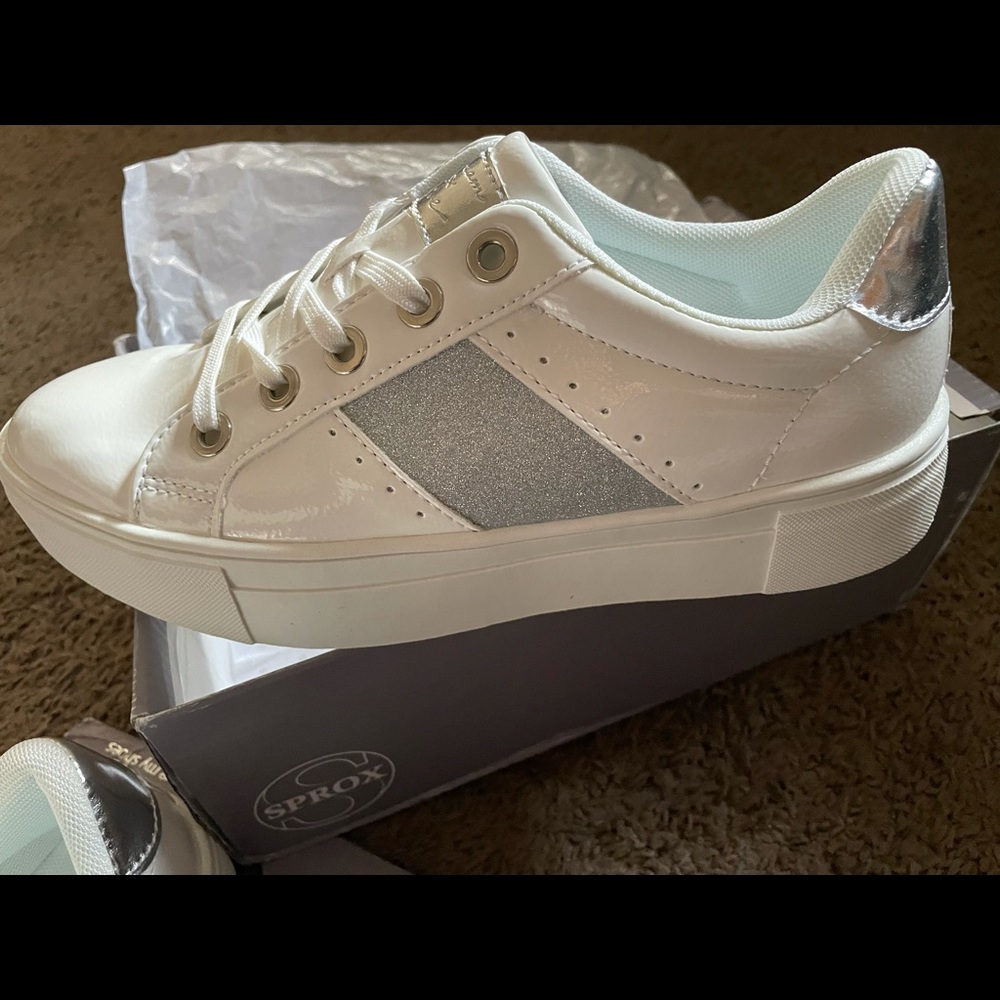 Sprox women shoes size 8 (runs big)